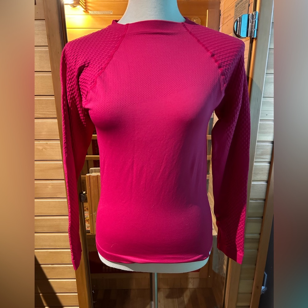 NWOT NIKE LONG SLEEVE